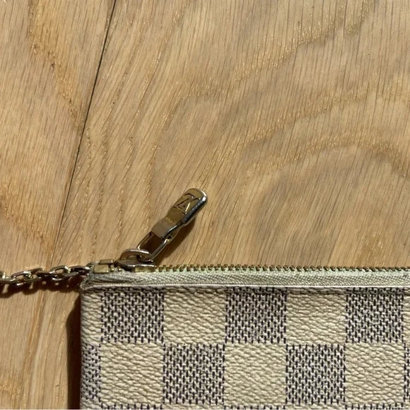 Louis Vuitton Key Pouch - Picture 5 of 7